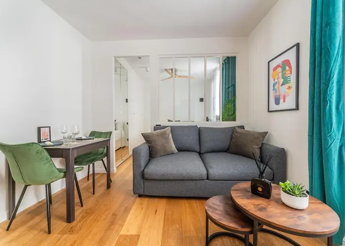 Luxurious Apartment In Center Of Paris